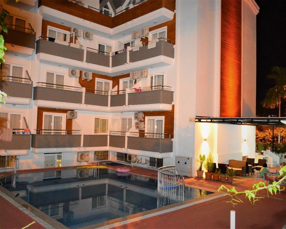 Marsyas Hotel 말마리스 외부 사진